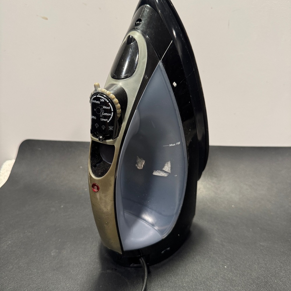Sunbeam Steam Master Iron Black Silver Plastic 4214 Drip Free 1200W Laundry